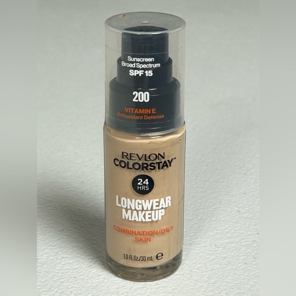 Revlon ColorStay 24HRS Long Wear Foundation 200 Nude SPF 15 NIP - Picture 1 of 4